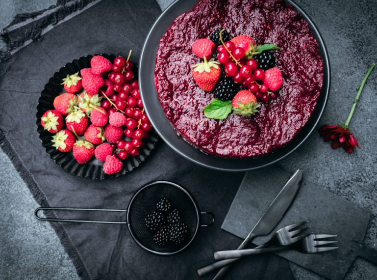Rezept für Beeren-Joghurt-Torte | Berry Overload