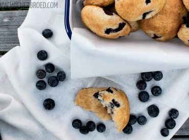 Die fluffigsten und saftigsten Blaubeer-Cookies die ihr je gegessen habt! Großens Backbloggerinnen- und Blaubeer-Addict-Ehrenwort!