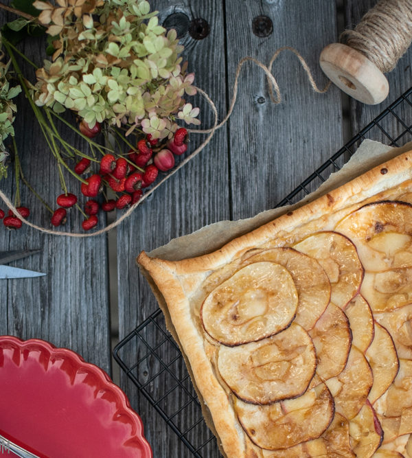 Apfel-Marzipan-Tarte, einfache und schnelle Tarte mit Blätterteig und einer Marzipancreme / Apple marcipan tarte, easy and quick cake with puff pastry and a marcipan creme [wienerbroed.com]