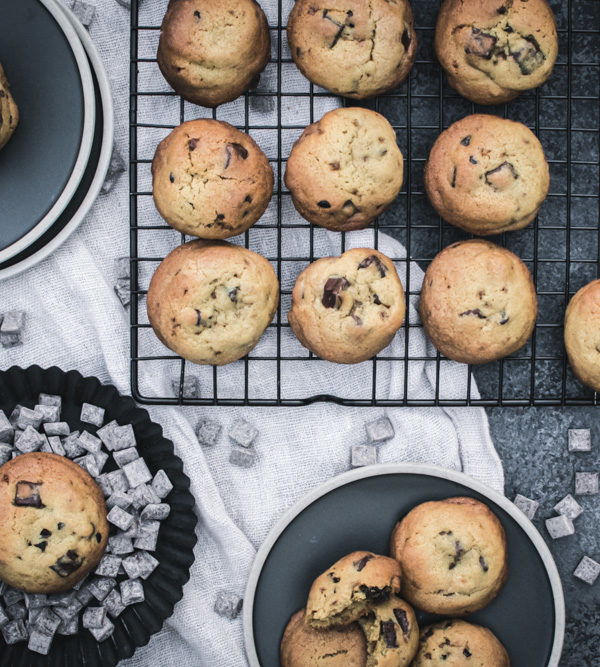 Schoko-Cookies, super-saftig mit weichem Kern und leckerer Schokolade / Chocolate cookies, super chewie with soft center and tasty chocolate [wienerbroed.com]