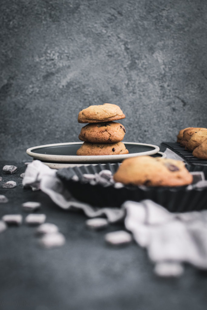 Schoko-Cookies, super-saftig mit weichem Kern und leckerer Schokolade / Chocolate cookies, super chewie with soft center and tasty chocolate [wienerbroed.com]