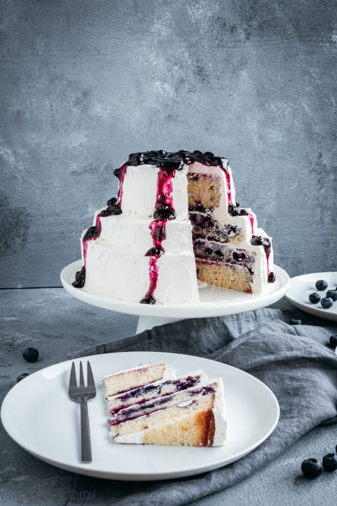Blaubeer-Torte mit weißem Schokoladenfrosting - Wienerbrød