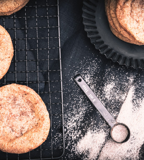 Snickerdoodles, typisch amerikanische Zimt-Zucker-Kekse mit leckerer Kruste / Snickerdoodles, typical US cookies with cinamonn-sugar crust [wienerbroed.com]