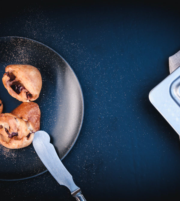 Zwetschgen-Popovers, superfluffiges Gebäck mit Zwetschgen und Zimt & Zucker, wie schwäbischer Pfitzaufs / Damson plum popover [wienerbroed.com]