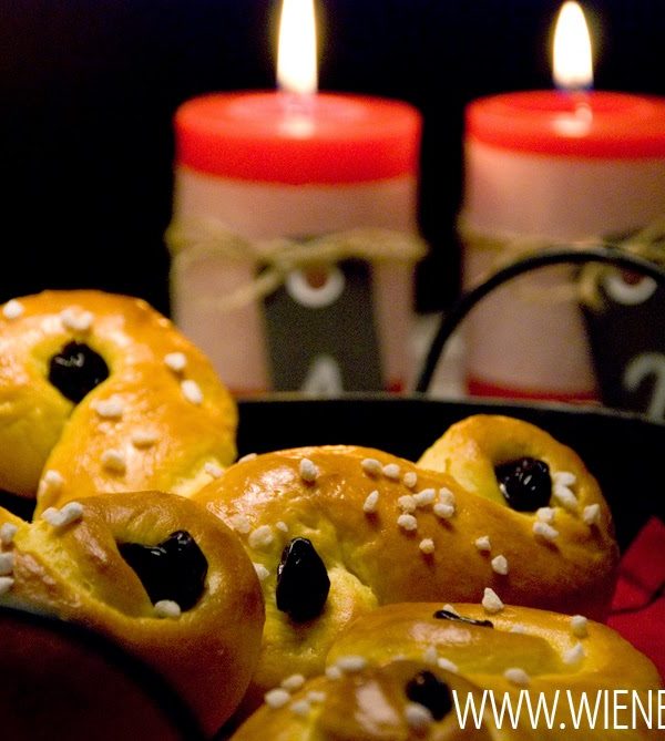 Lussekatter, traditionelles Safran-Gebäck zum schwedischen Luciafest / Lussekatter, traditional saffron treat for the Swedish Lucia's Day [wienerbroed.com]