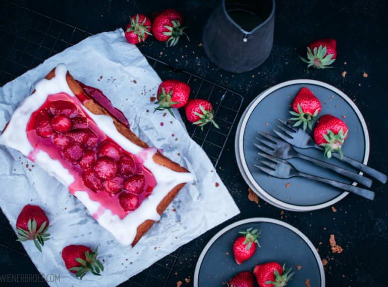 Erdbeer-Eierlikör-Kuchen – Und schon wieder Erdbeeren. Aber mit Eierlikör! [#ichbacksmir]*