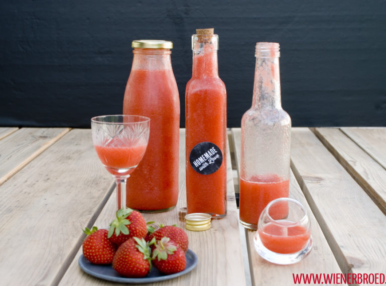 Rezept für selbstgemachten Erdbeer-Limes – Zeit für einen Sommerdrink