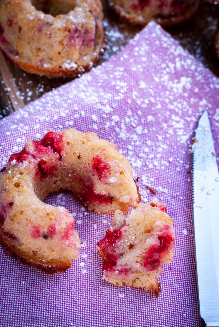 Johannisbeer-Vanille-Gugelhupf - Wienerbrød - skandinavisch backen