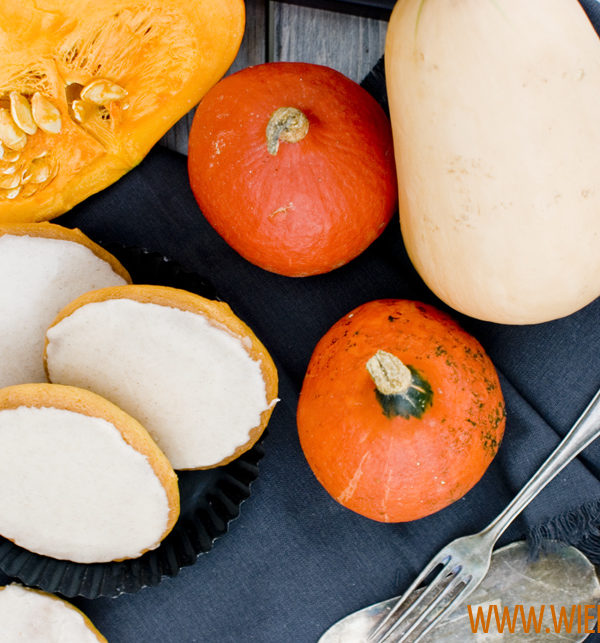 Kürbis-Amerikaner mit Zimtglasur, herbstliche Amerikaner mit würziger Glasur / Giant pumpkin spiced soft cookie with cinnamon glazing [wienerbroed.com]