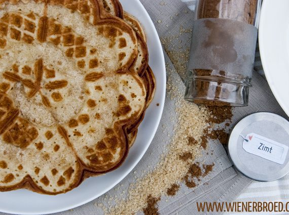 So schmeckt der Norden {Zimtschnecken-Waffeln}
