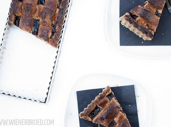 Einmal kreuz und quer durch Europa backen {Linzer Tarte}