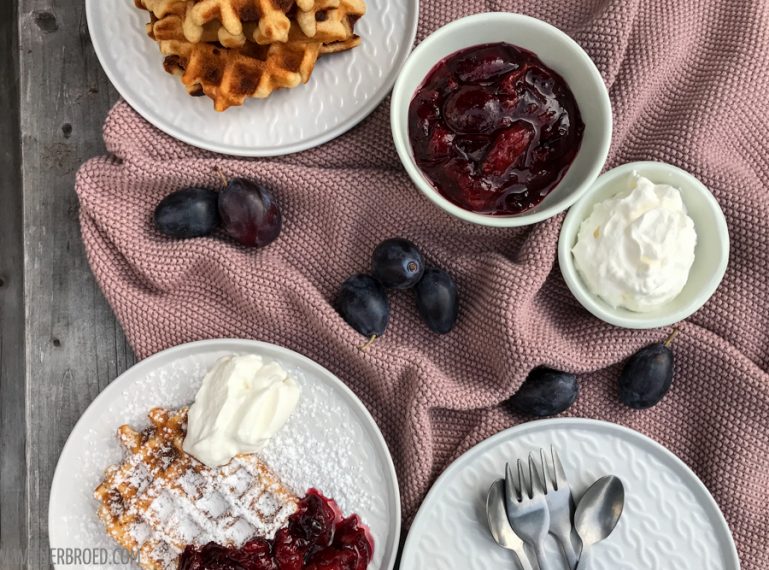 Bananen-Waffeln mit Zwetschgenröster – Bababananaaaaaaa!