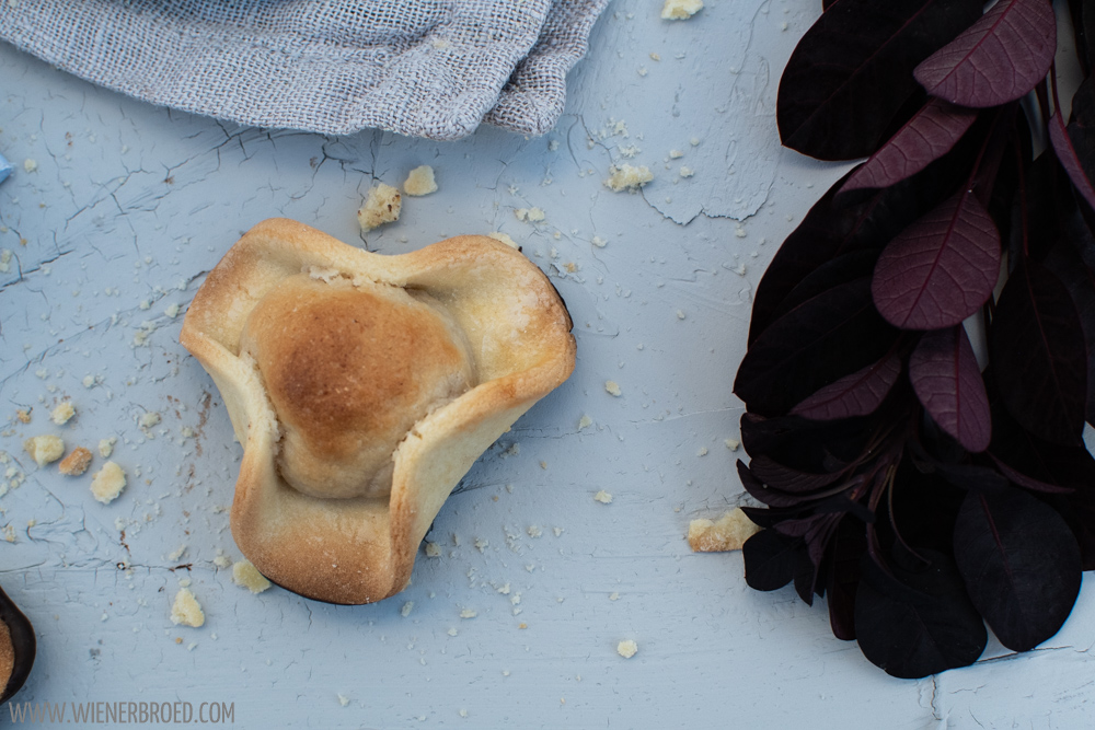 Napoleonshut - dänischer Gebäckklassiker aus Mürbeteig und Marzipan / Napoleons hat - Danish pastry classic with shortcrust and marcipan [wienerbroed.com] - Napoleonshut