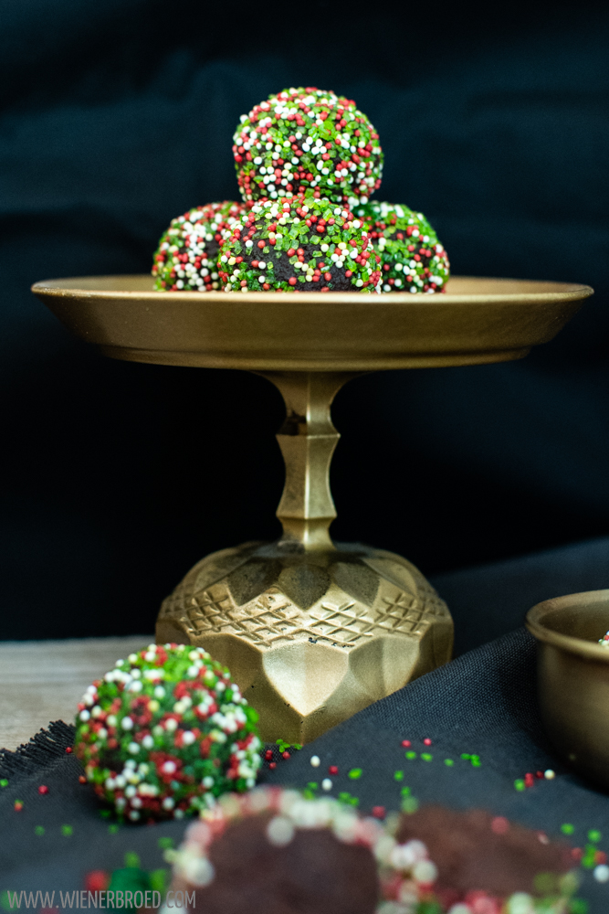 Romkugler, dänische Rumkugeln in der Weihnachtsversion / Romkugler, Danish rum balls, Christmas version [wienerbroed.com]