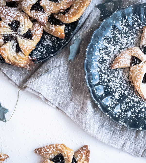 Joulutorttu, finnische Weihnachtskuchen, Plunderteilchen mit Pflaumenmus / Joulutorttu, Finnish Christmas cake, Danish with plum jam [wienerbroed.com]