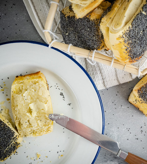 Birkes, dänische Brötchen aus Plunderteig mit Mohn / Birkes, Danish Rolle made of puff pastry with poppy [wienerbroed.com]