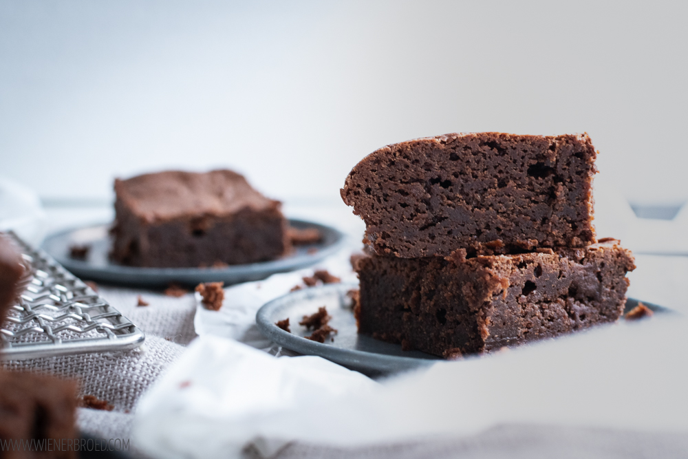 Brownies - ein Ratzfatz-Rezept für den Klassiker aus den USA, perfekt klitschig und saftig / Brownies - the perfect US' classic