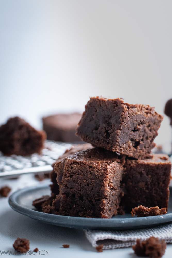 Brownies - ein Ratzfatz-Rezept für den Klassiker aus den USA, perfekt klitschig und saftig / Brownies - the perfect US' classic