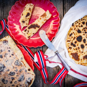 Lefse mit Zimtbutter - norwegische Spezialität aus Kartoffelteig mit einer Butter mit Zimt&Zucker / Lefse with cinnamon Butter, Norwegian speciality with potatoe dough filled with a Butter with sugar&cinnamon [wienerbroed.com]