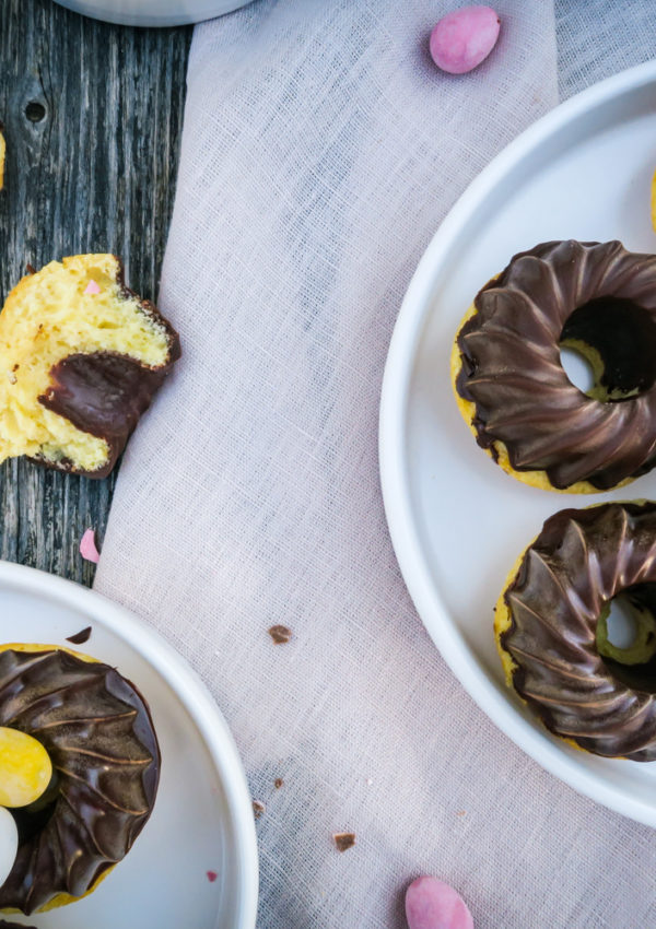 Eierlikör-Gugelhupf, köstliche Mini-Gugelhupfe mit Eierlikör und einem Tipp für die perfekte Schokoladen-Glasur / Advocaat Bundt cake, tasty mini Bundt cakes with egg liquor and a hint fort he perfect chocolate glazing [wienerbroed.com]