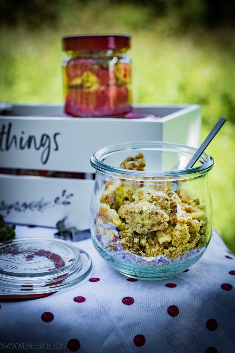 Erdbeergrütze mit Streuseln - Wienerbrød - skandinavisch backen