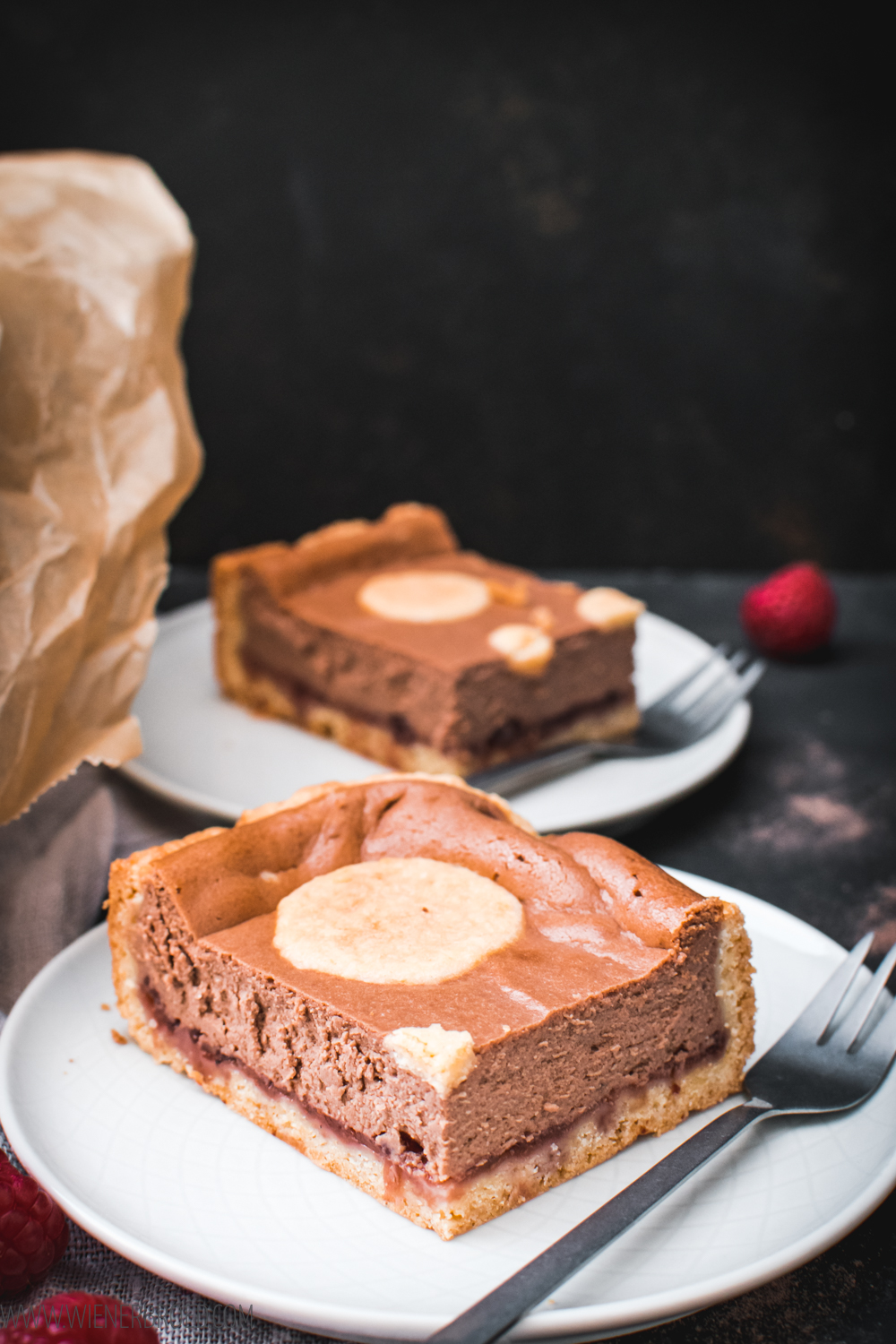 Schoko-Käsekuchen mit Himbeeren - Wienerbrød - skandinavisch backen Schoko-Käsekuchen mit Himbeeren - Wienerbrød - skandinavisch backen
