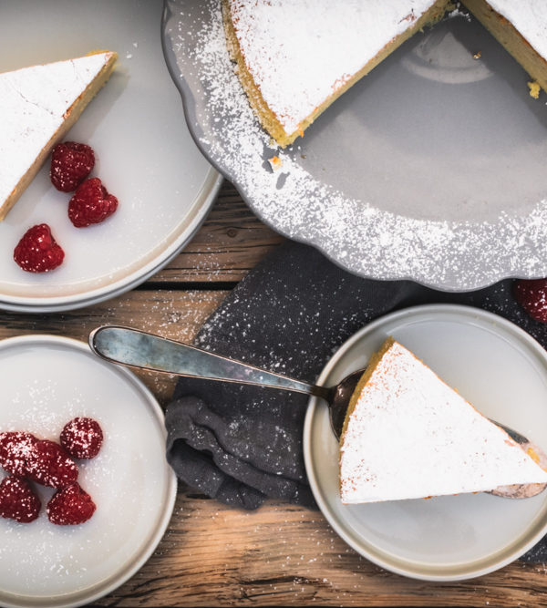 Rezept für japanischen Käsekuchen, die fluffigste Variante des Kuchens aus Milchprodukt und Eiern, hier mit fruchtiger Zitronennote, nach einem Rezept der „Meine Backbox“ / Japanese cheesecake [wienerbroed.com]