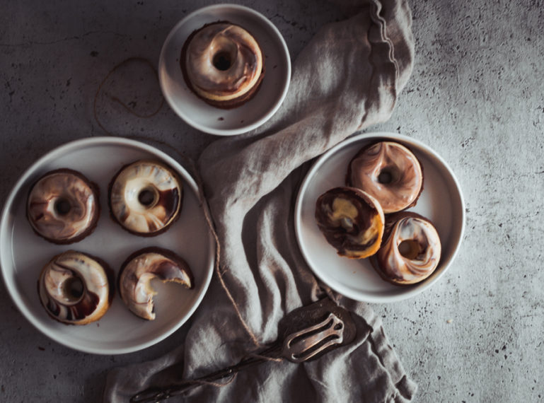 Rezept für Marmor-Donuts | Klassiker in Rund