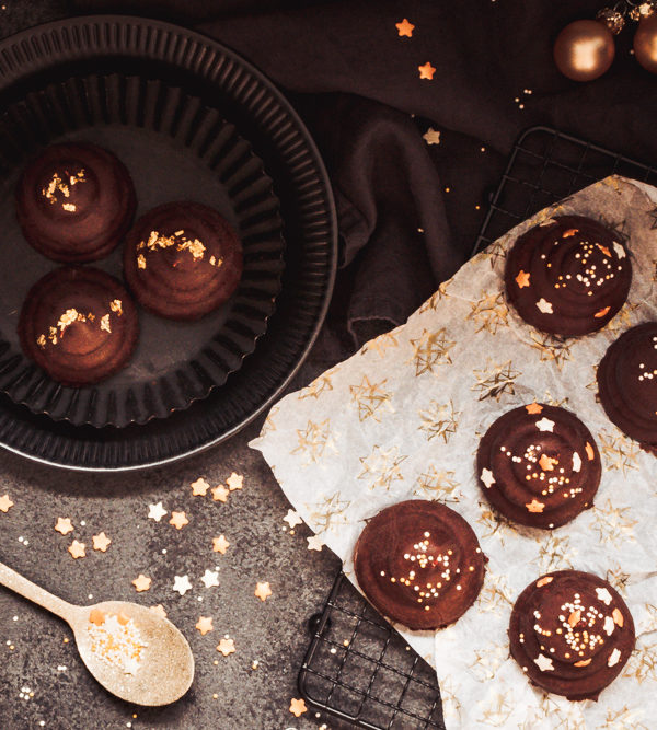 ezept für Jul-Flødeboller, Weihnachtsversion der typisch dänischern Schaumküsse, mit Marzipanboden und Gewürzen, Flødeboller selbstmachen / Danish marshmallow Flødeboller in Christmas Version [wienerbroed.com]