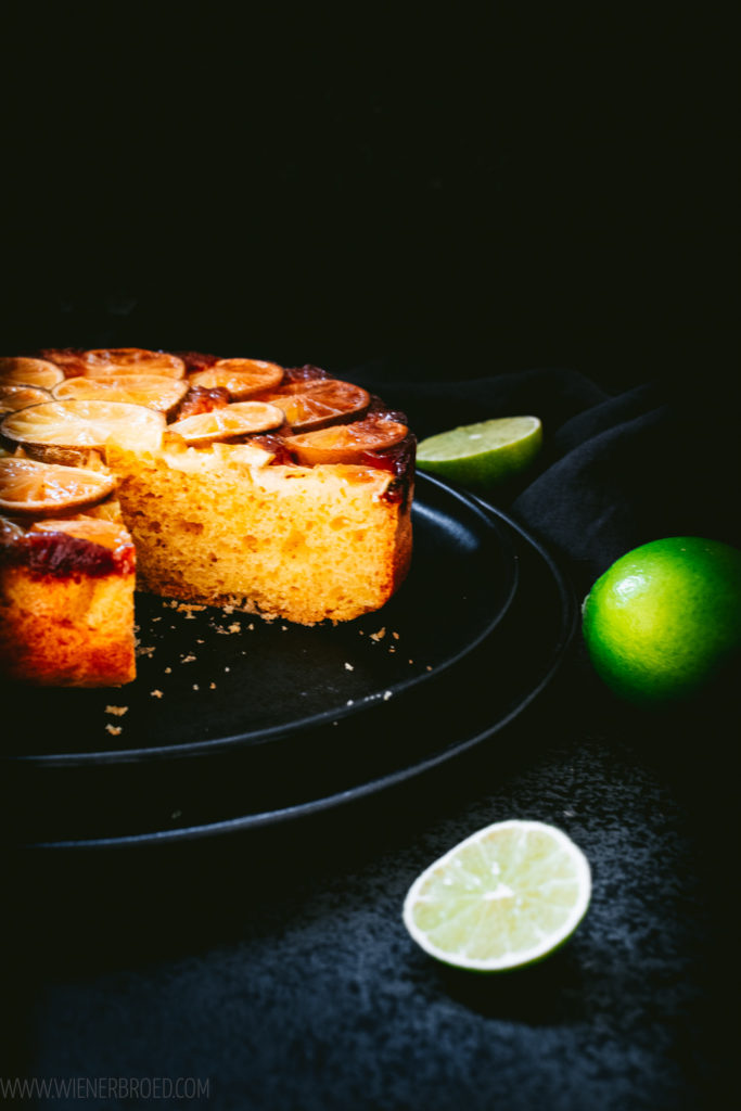 Rezept für Limetten-Upside Down-Kuchen Caipirinha-Style, Rührkuchen mit kandierten Limettenscheiben & Cachaça, verkehrtherum gebacken / Lime Upside Down Cake Cipirinha Style [wienerbroed.com|