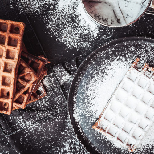 Rezept für Kladdkaka-Waffeln, knusprige, saftige Schokowaffeln wie der schwedische Schokoladenkuchen, Rezept für belgisches Waffeleisen, Brownie-Waffeln / Kladdkaka waffles, like the Swedish Brownie [wienerbrod.com]