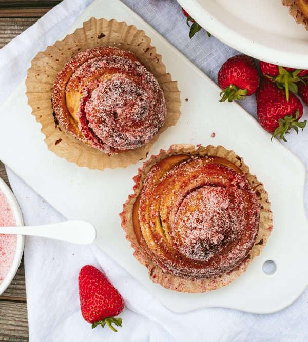 Erdbeer-Vanille-Schnecken / Hefeteig-Schnecken mit Erdbeerfüllung und Erdbeer-Zucker © Katharina Laurer, wienerbroed.com