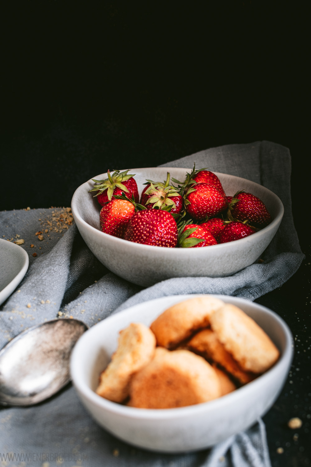 Erdbeeren und dänische Kekse