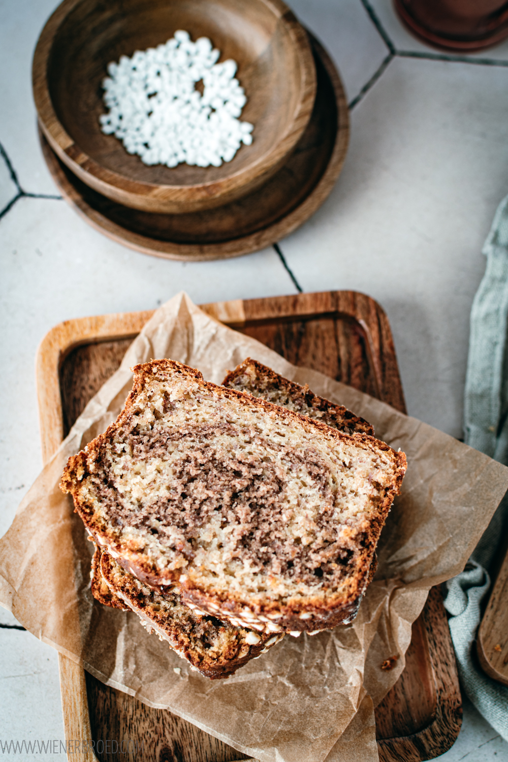 Hagelzucker und Zimt im Bananenbrot