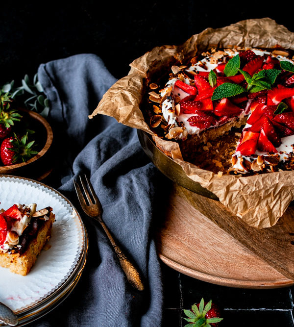 Mittsommar-Erdbeer-Kuchen mit Mascarpone und Marzipan