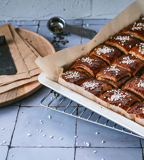 Kanelbullar in långpanna