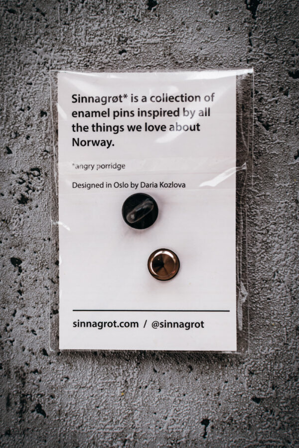 Verpackter Pin von Sinnagrøt - Rückseite