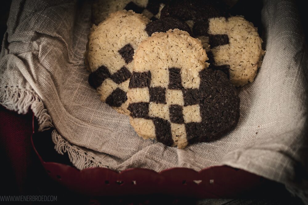 Schwarz-Weiz-Gebäck in Herzform